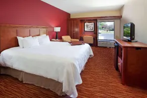 Hampton Inn Columbus East - Image 5