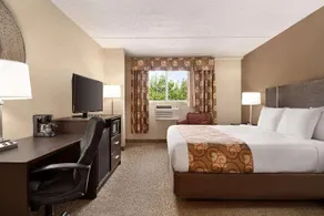 Days Inn by Wyndham Airport/Maine Mall - Image 4