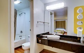 Rodeway Inn - Image 4