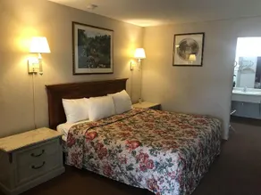 The Hometown Inn - Image 3