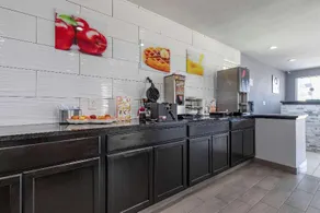 Quality Inn - Image 5