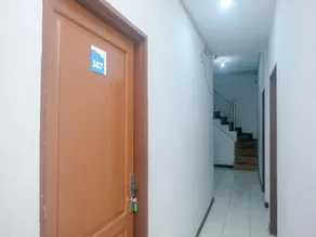 RedDoorz @ Jalan Brigjend Katamso Medan 2 - Image 4
