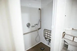 He Wang Hotel - Image 5