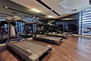 SKYE SUITES GREEN SQUARE - Image 3