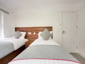 OYO Brunel Hotel - Image 5