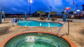 Best Western Plus Kingston Hotel and Conference Center - Image 2