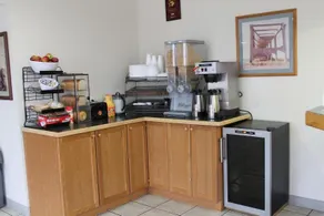 Knights Inn Brooks - Image 5