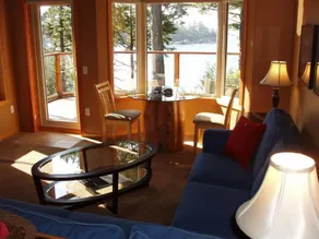A Snug Harbour Inn - Image 4