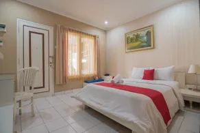 RedDoorz Near Setrasari Mall - Image 3