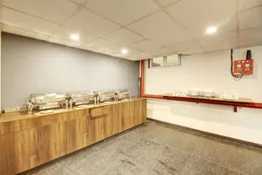 Saltstayz Hotel Huda City Center - Image 3