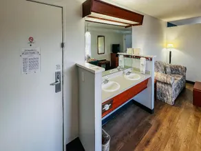 Hospitality Inn - Image 4