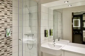 Holiday Inn Express Pontypool-cwmbran - Image 4