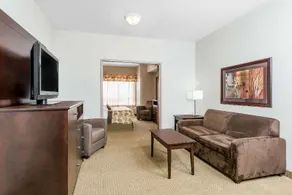 Ramada by Wyndham Olds - Image 4
