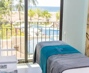 Luxury Oceanfront Penthouse at Crocs - Image 5