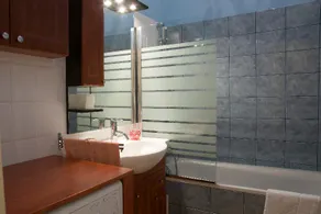 Theaterland Classic Apartments - Image 4