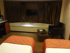 Executive Enclave - Image 4