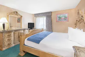 Red Roof Inn Flint - Image 3