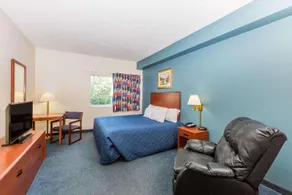 Days Inn by Wyndham Hotel Spencer IA - Image 3