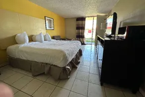 Ramada by Wyndham Lumberton NC North - Image 4