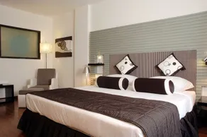 The Metropole Hotel - Image 2