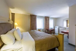 Comfort Inn West - Image 5