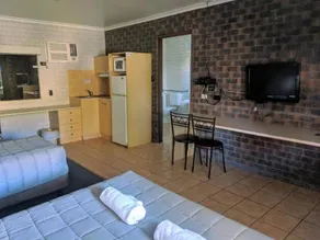City Lights Motel - Image 4