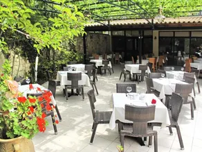 Lesse Hotel - Image 2