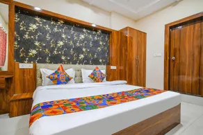 FabHotel Royal Palace AB Road - Image 4