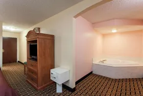 Howard Johnson By Wyndham Airport - Image 3