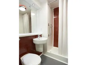 Travelodge Cardiff Atlantic Wharf - Image 4