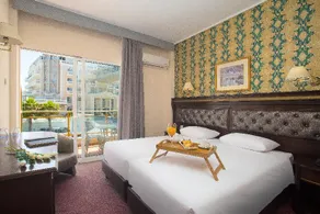 Santa Beach Hotel - Image 4
