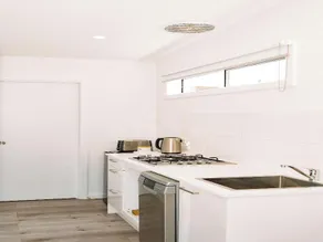 Peninsula Beachside Accommodation - Image 4