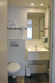 Des Quatrans - Image 4