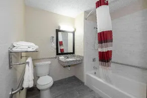 Red Roof Inn Bristol - Image 4