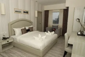 Hotel Mayvilas - Image 2