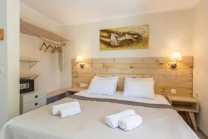 Cavos Beach House - Image 4
