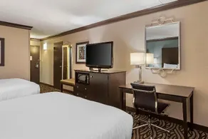 Best Western Plus Kingston Hotel and Conference Center - Image 2