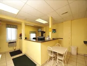 Travelodge by Wyndham Yankton - Image 3