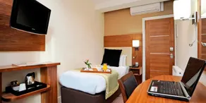 London Bloomsbury Square Hotel by IHG - Image 5