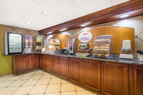 Super 8 by Wyndham Beloit WI - Image 2