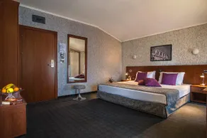 Forum Hotel - Restaurant - Image 2