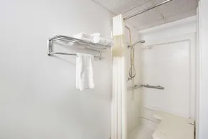 Travelodge by Wyndham Great Bend - Image 2