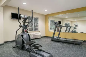 Days Inn & Suites by Wyndham Rochester Mayo Clinic South - Image 2