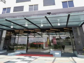 Hype Motorsports Hotel - Image 3