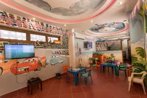 Travellers Club - Image 2