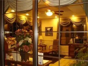Golden Circle Inn & Suites - Image 5