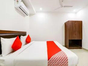 Oyo Key Rooms Tilak Nagar - Image 3
