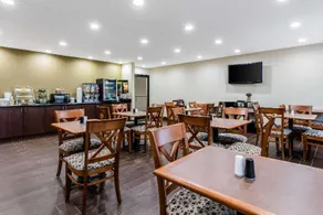 Quality Inn - Image 4