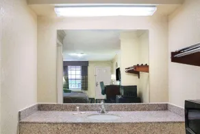 Super 8 by Wyndham Houston West Katy - Image 2