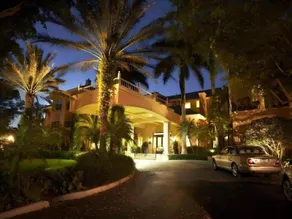 Trianon Old Naples Hotel - Image 4